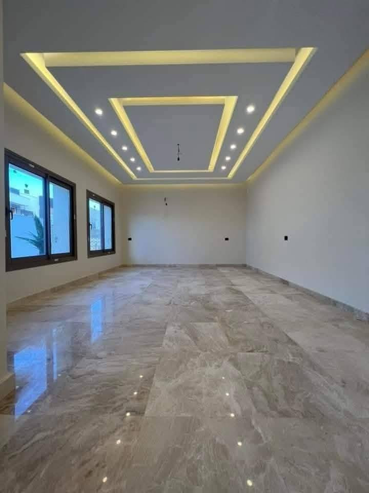 سلام عليكم متوفر صبغ وديكور بارخص الأسعار و مااطلع من بيتك اذا مو راضي عليه،.😊
للتواصل..واتساب أو للاتصال.
***********
