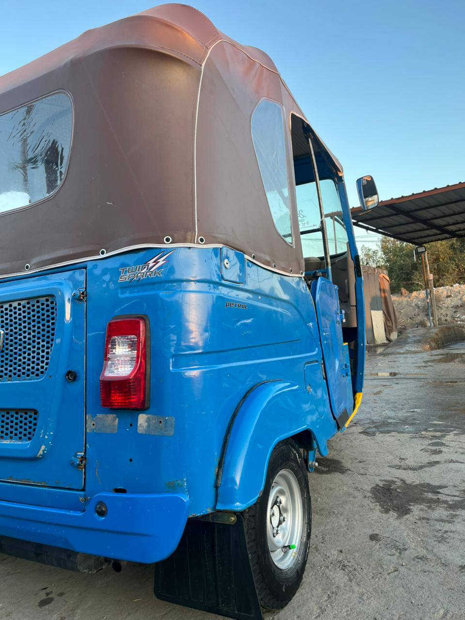 تكتك موديل( 21) شهر (11 )تكتك أوراق  أوراق أوراق  كامله  كشر كفالة عامة مكينه كير كلج اكسل مكفول مكينه تخم تاير جبلي بيها كهرباء كامله اي نقص مابيها كبل لشارع ربع مذب عليها تحويل كبل عقد مروري مكاني بغداد الشعلة (*********** واتساب) (السعر 5700 ملايين) و بيه مجال خاتم الطيبين
