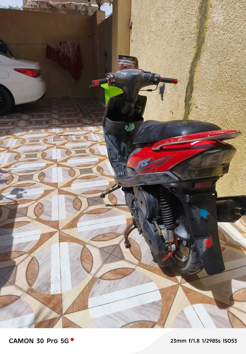 سلام عليكم دراجه ماكس عدله كلشي شغال مكينه ما مفتوحه تجي وتفحص ٨٥٠وبيهه مجال ***********
