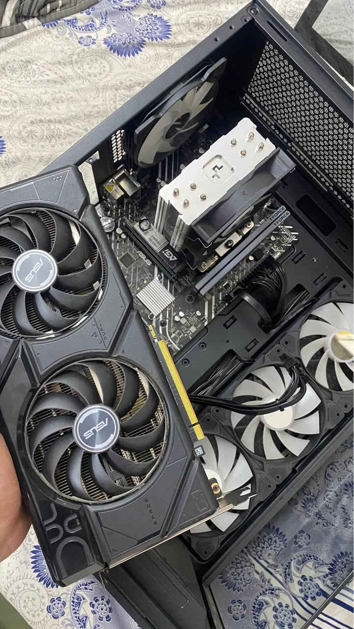 سلام عليكم كارت شاشه RX 7800xt للبيع
سبب البيع اريد اطور استعمال 6 اشهر 
كارت نضافه 100‎%‎ كامل ملحقات كارتونه ويا
ضمان 3 سنوات ضمان المكتب 
مكاني بغداد الشعب وعندي توصيل جميع لمحافضات
متواجد خاص وواتساب 
*********** الفارس, صلاح الدين

