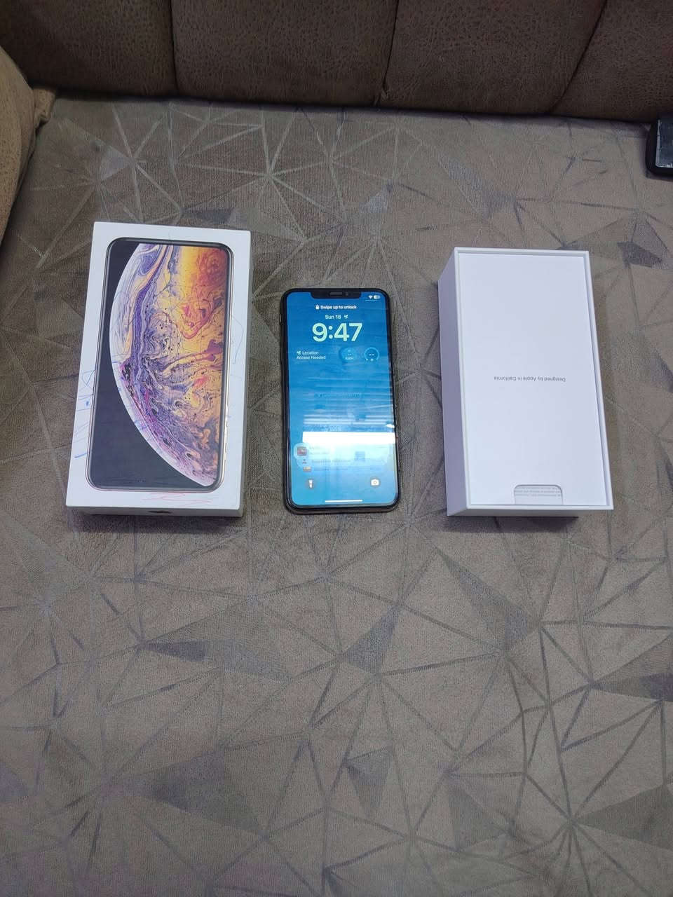 السلام عليكم ايفون اكس ماكس جديد مع الباكيت بطاريه  ٧٩ 
مبدل ضهر  *********** السعر  ٢٠٠ وبي مجال
