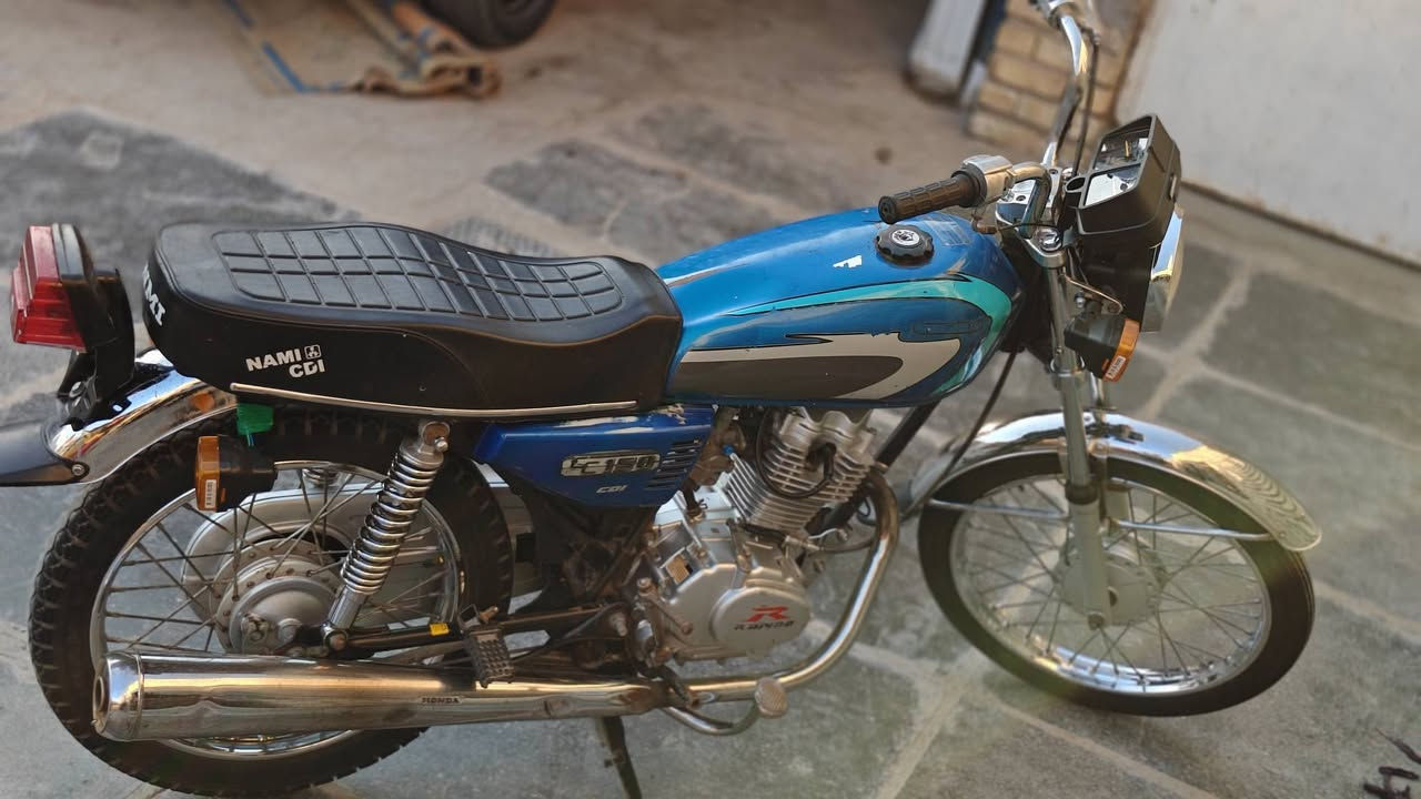 سلام عليكم دراجه للبيع اوراق  وكيله بشارع بغداد  موديل 2016 سعر750 رقم الهاتف ***********
