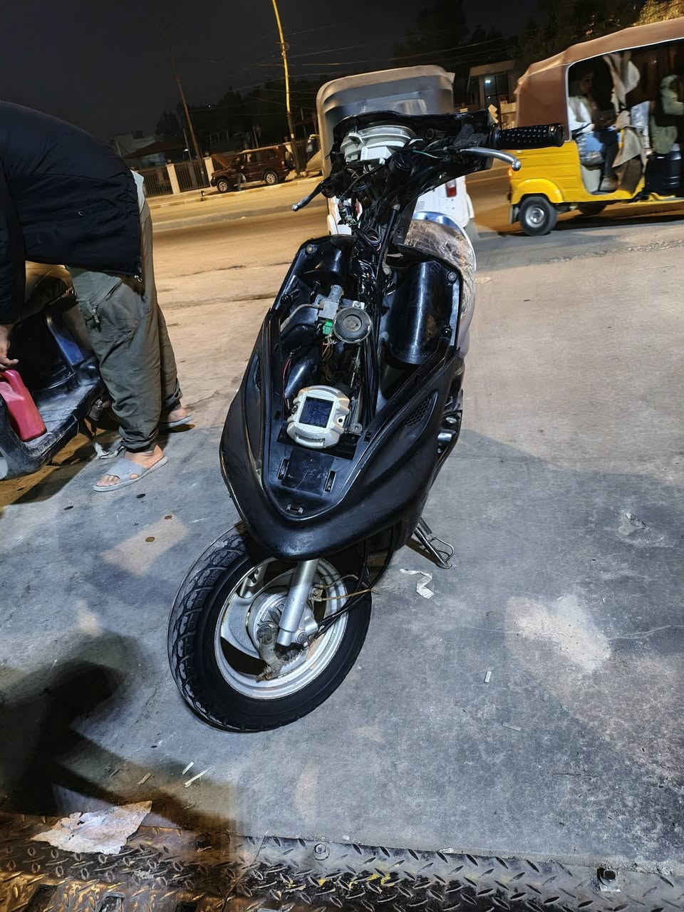 السلام عليكم عندي دراجه ماكس قجمه نضيفه دواخل نضيف ابيع عله حطتهه سلف 55 دراجه مفتوحه مصعدلهه بوشه 55 كفرات اصفاح نضيفات بس البجم بي كسر وموجود شلعه ومعدل تشك الكاع الدراجه واكفه بيهه مشكله بل كهربائيات بس شغله بسيطه صلنصه رياضيه FM تايرات جدد يحتاجلهه بعض الترتيب صدر جديد السعر 275 وبيهه مجال المكان حي القاهره رقم الهاتف ***********
