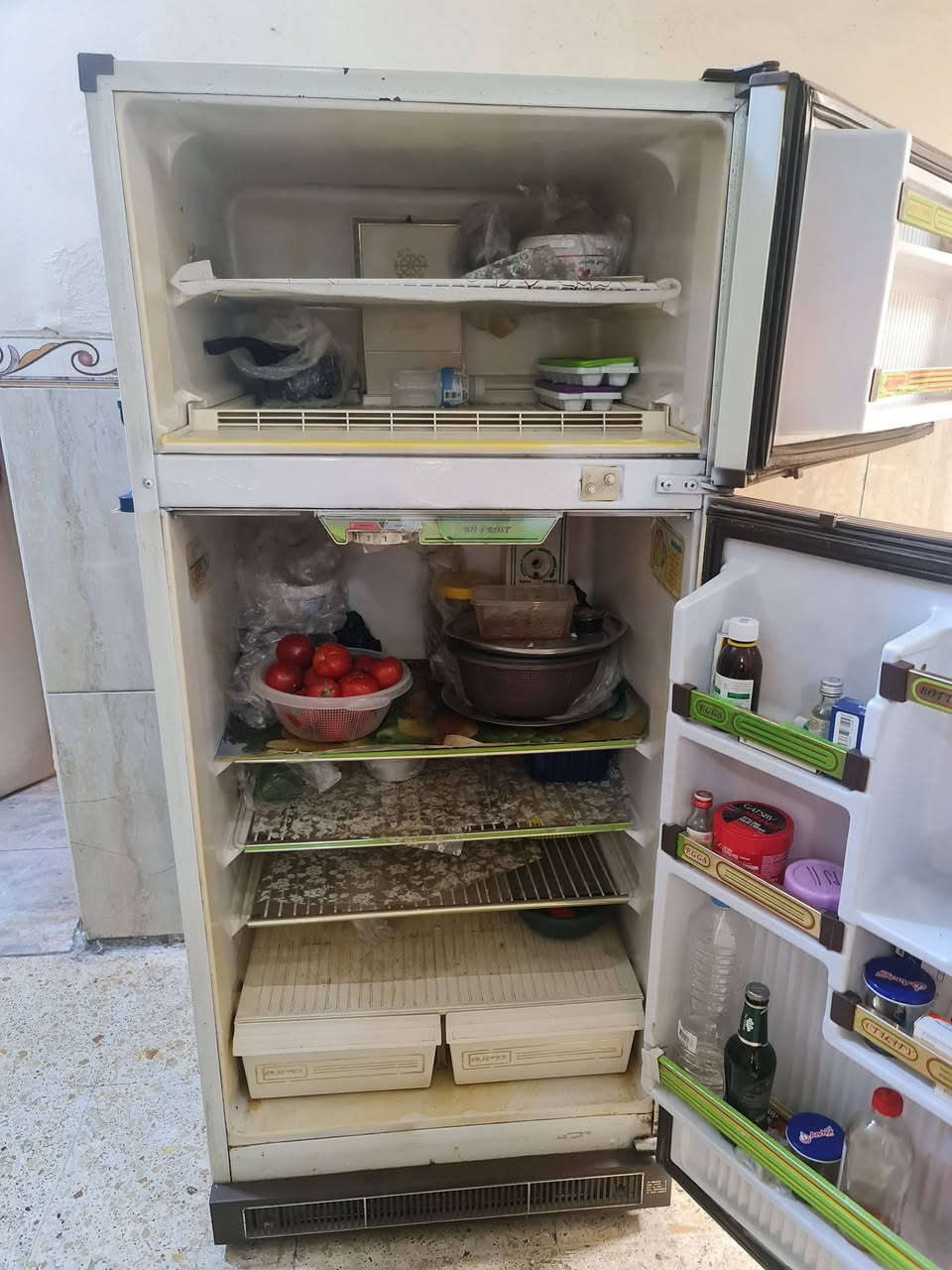 ثلاجة للبيع نوع القادسية بخاخ سعر ٧٥ وبي مجال ***********
