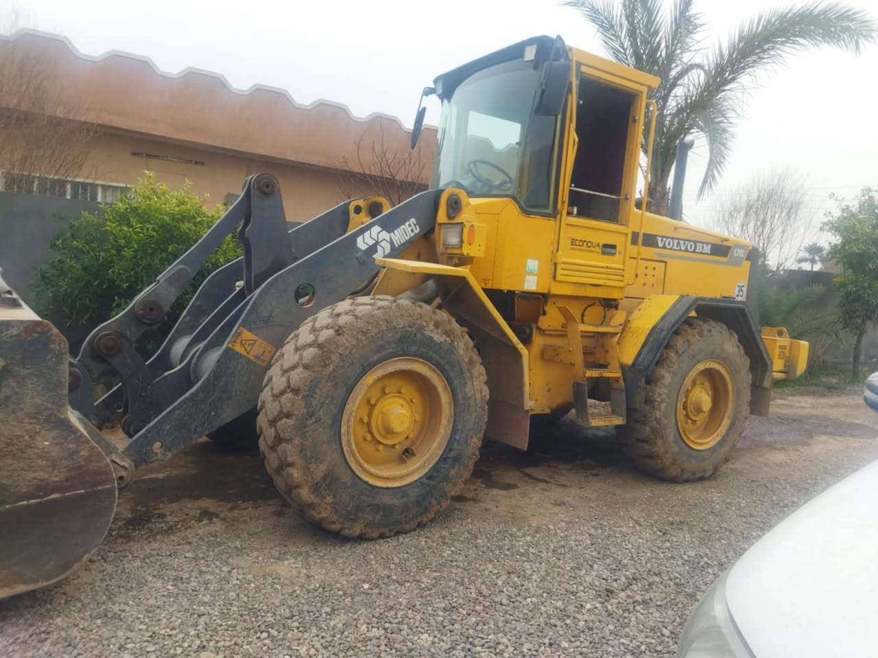 السلام عليكم شفل فالفو حجم 70 موديل 97 صبغ بلادي تواير كلهن انظاف فوگ النص عمر گير ومحرك شرط 
السعر 230 وبي مجال 
***********
***********
