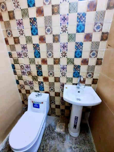 مشتمل 60 متر  طابق ثاني للأيجار يحتوي
غرفة نوم + صاله كبيره + خدمات
جاهزة للسكن ماطور ماء + كيزر + تانكي ماء + واير سحب موقع مميز جدا 
حي تونس السكني شارع معهد اوروك 
اي استفسار  ***********
