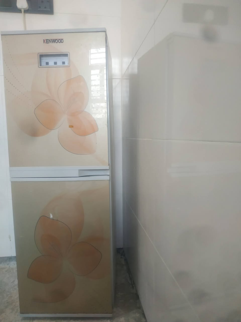 السلام عليكم براد للبيع ***********
