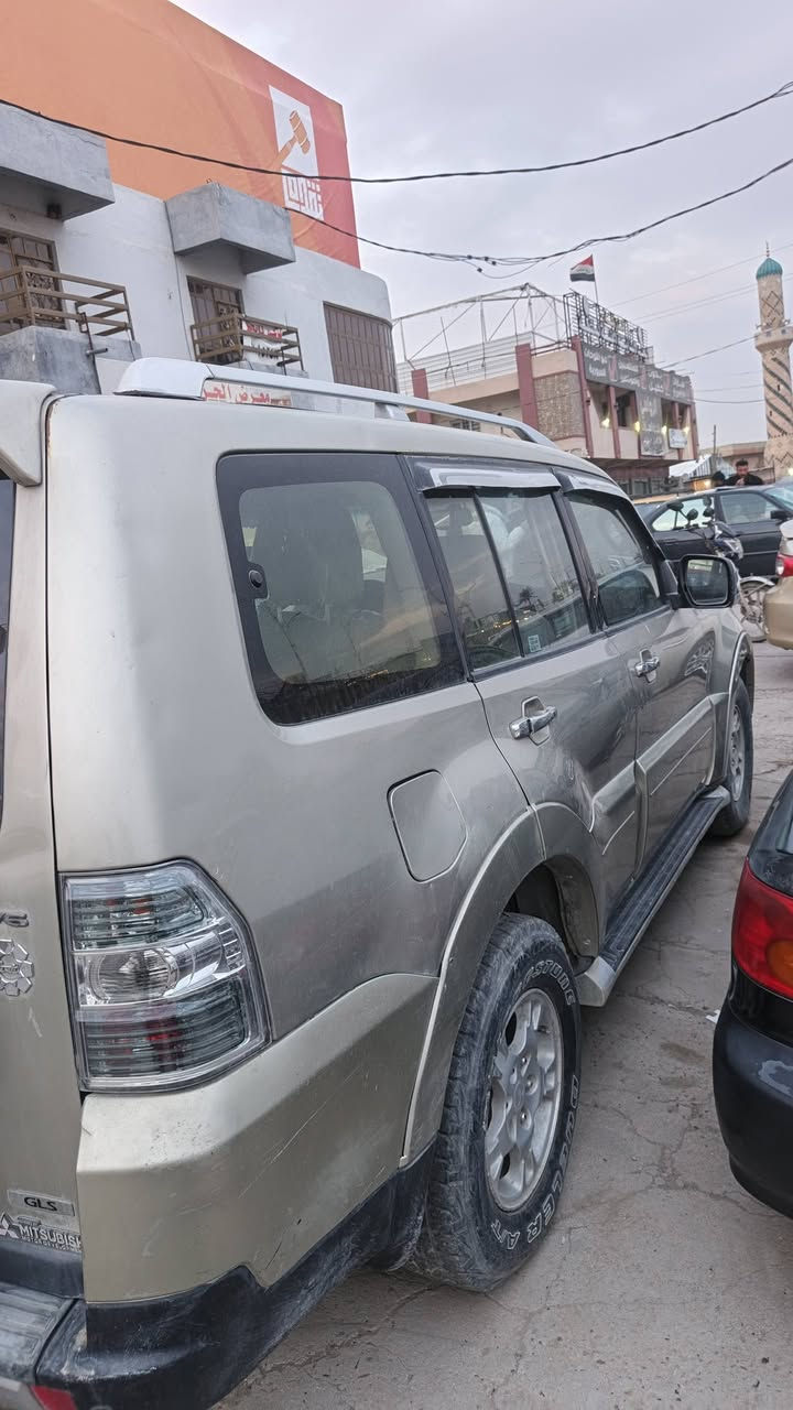 السلام عليكم باجيرو 2009محدث 23 فول موصفات عدا الفتحة ضرر متجيه على صفحه السايق تجيه بسيطة بدون دواخل العنوان الفلوجة السعر 100بيهه مجال حك الجيه 
***********غير متواجد على الفيس
