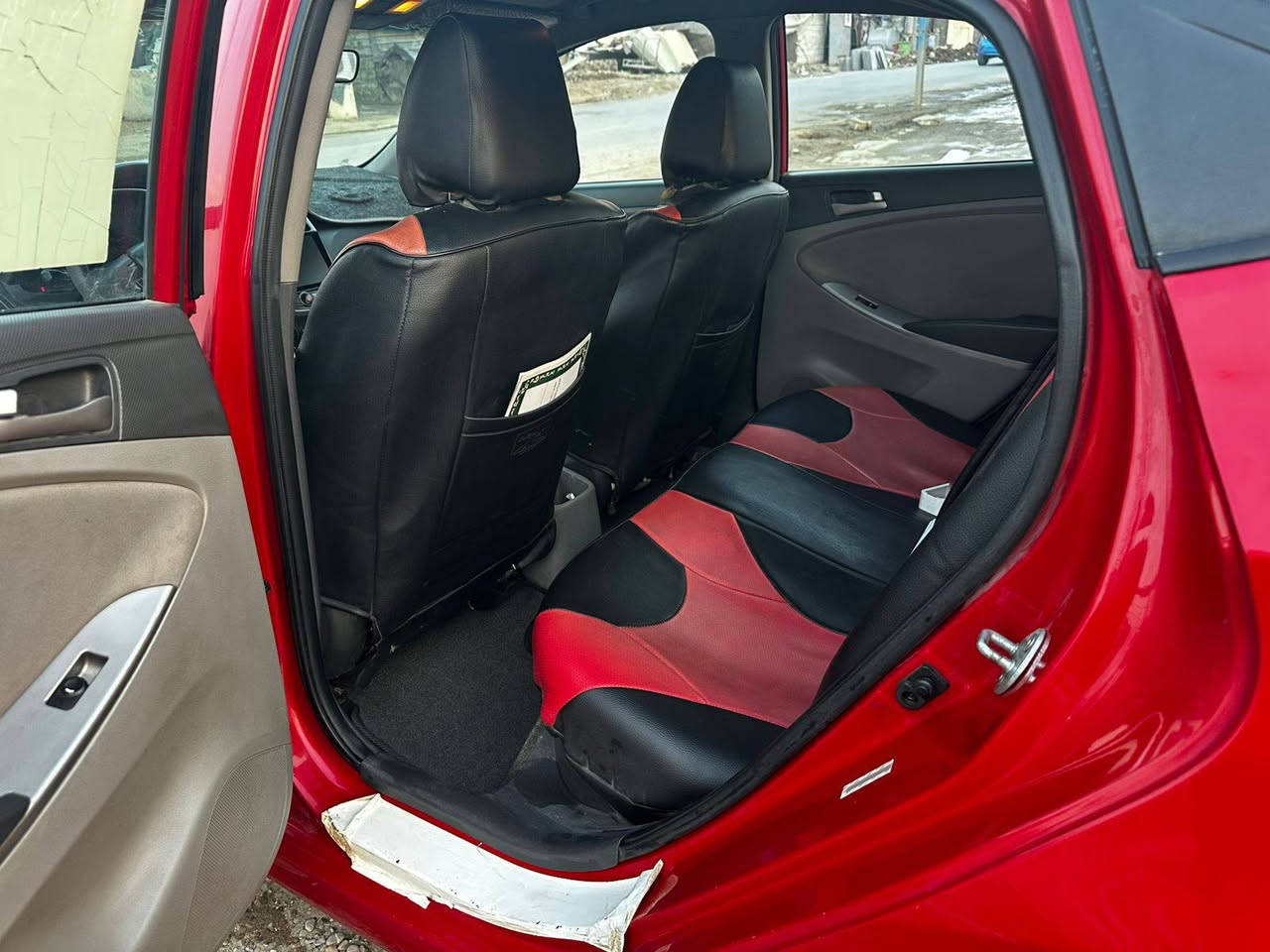 ***********

اكسنت موديل 2015 
وارد امريكي 

ضرر فقط بنيد حادث سطحي 
بدون. دواخل  ليبل واحد 
شاصي لغد مكفول 

كير ومحرك مكفولات حدادية جديده تخم تأير جديد 

السيارة جاهزه من كلشي.  

مكان السيارة بغداد الكرخ
