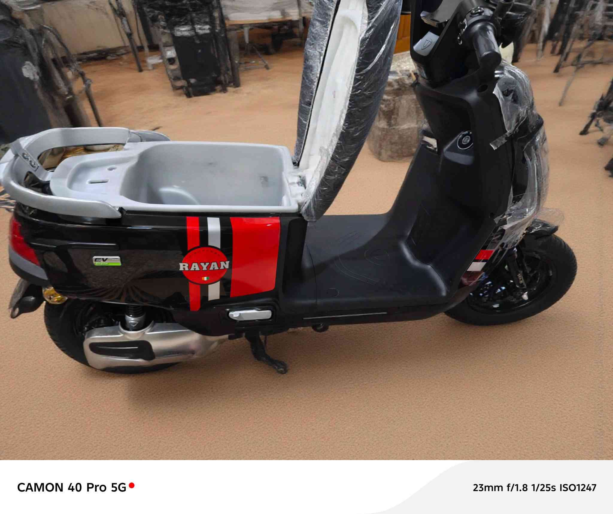 السلام عليكم
دراجة شحن🔋⚡ نوع ريان RAYAN معروفة الدراجة كاملة أي نقص ما بيهة زوج تايرات جديدات كهربائيات كل شي شغال هورن لايت عالي ناصي اشاير كل شي كامل قفل جنطة قفل ستيرن قفل تاير خلفي حساس شغال الشاشة أيضاً شغالة كل الحساسات شغالة بطاريات🔋 شغالات موديل 2025 سرعة الفعلية 55 تحتوي على بصمات عدد 2 سويچات عدد 2 استعمال شهر تقريباً السعر 850 الف دينار عنوان بغداد الزعفرانية 
رقم هاتف📞📱 *********** متوفر واتساب
