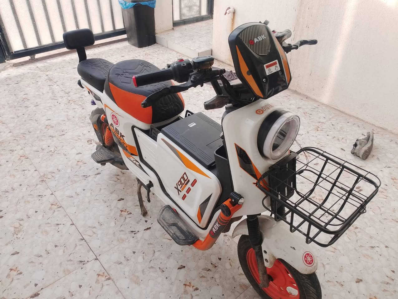 دراجه شحن X900للبيع مكلف بل نشر لا تدخل خاص اتصل على هذا الرقم775 515 4259
