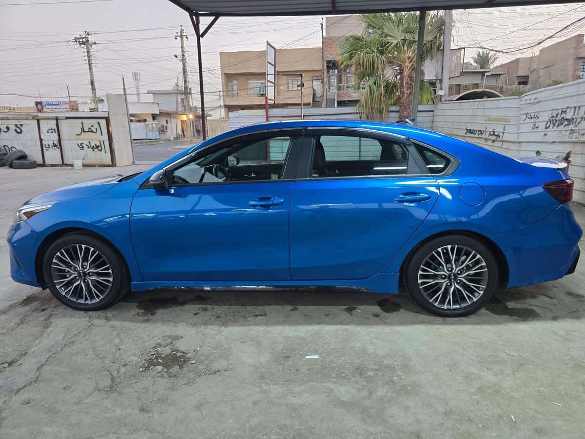 سلام عليكم سيارة فورتي موديل 23 فول مواصفات GT line 1/1 حادثه جنطة والايرباكات كلها سليمة ماشية 19 الف السعر 173 وبيها مجال شي قليل عنواني بغداد / الاعلام ***********
