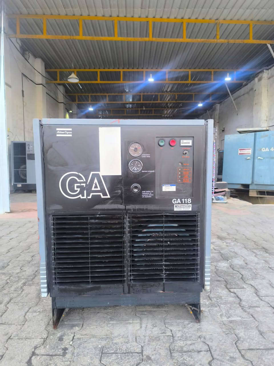 🔧 المنتج: كومبريسر هواء 25 حصان
⚡️ الموديل: ATLAS COPCO GA 118
⚡موديل 1984 
⚡ضغط 7,5 بار
⚡حوالي 2,6 متر مكعب / دقيقة

📍 العنوان: حي القادسية – خدمي شارع الصب – مقابل معرض النجف الدولي
📞 للاستفسار: ***********
