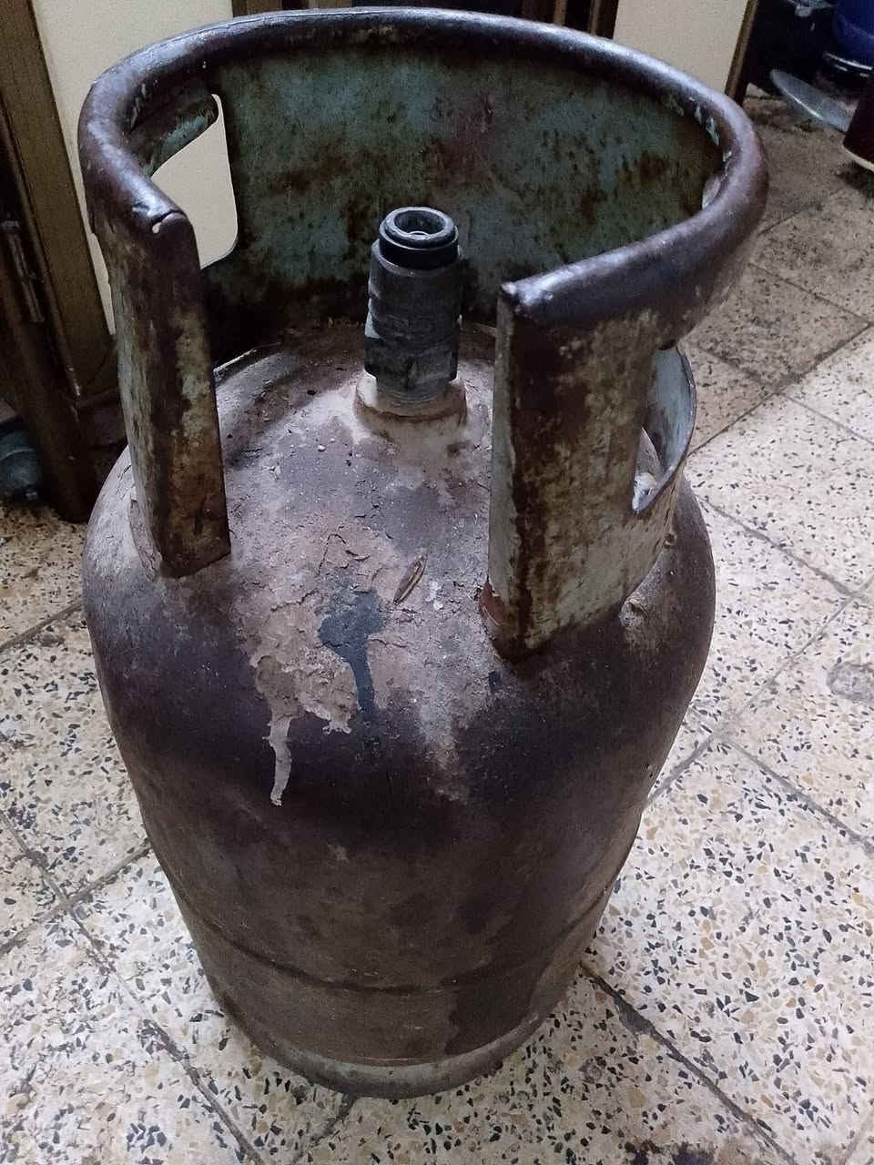 القنينة البلاستك 50
والحديد ب25
تواصل على الارقام 
‏‪***********‬‏
‏‪***********‬‏
