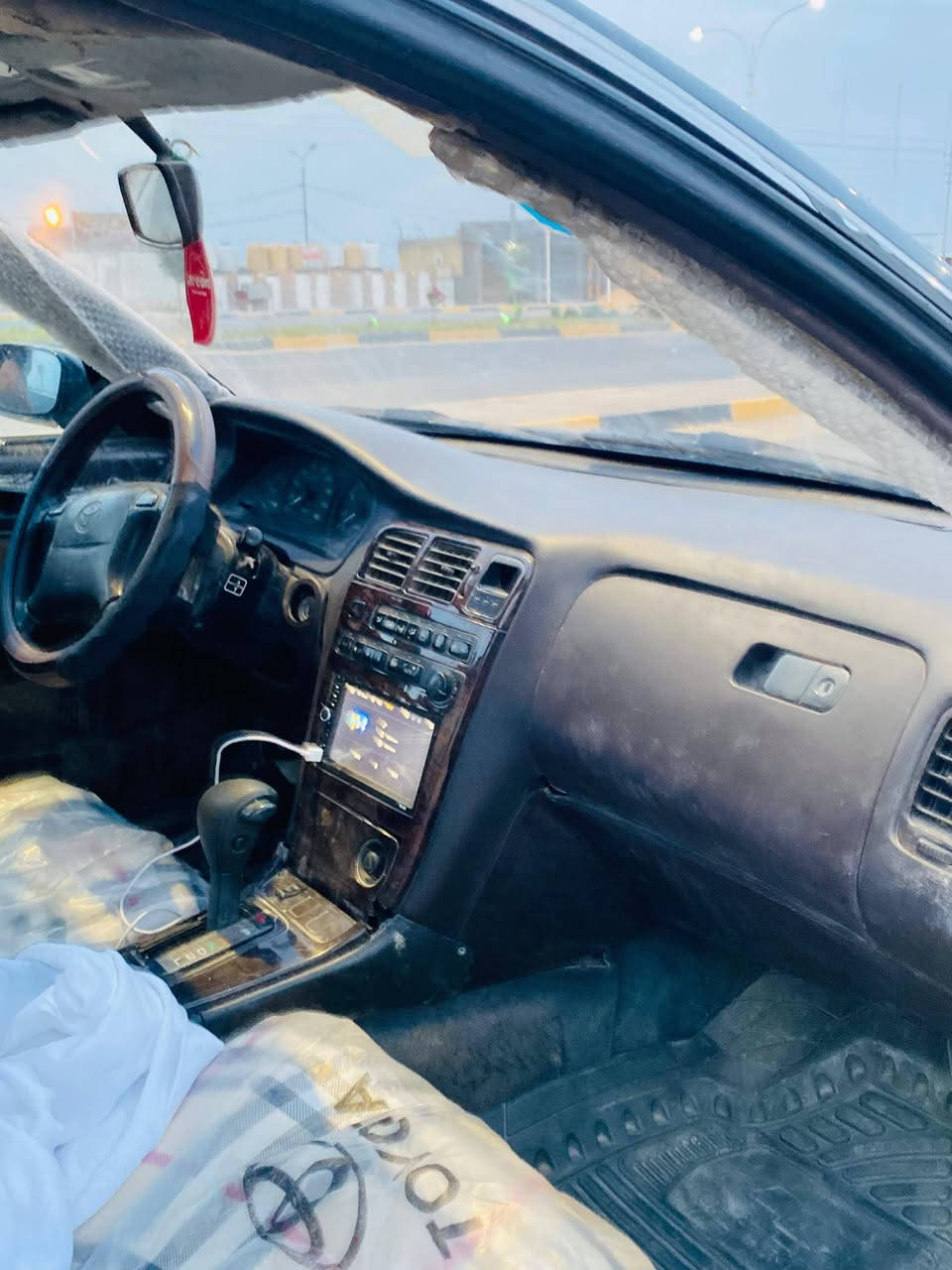 سلام عليكم تيوتا مارك نفخ موديل 95 مكفوله كفاله محرك كير مكفولات كهربائيات كله شغاله حداديه نضيفه جاهزه من الأخير رقم انكليزي مشروع وطني سنويه جديده مداور اي وقت مكان سماوه سعر 37 وبيه مجال رقم الهاتف ***********
