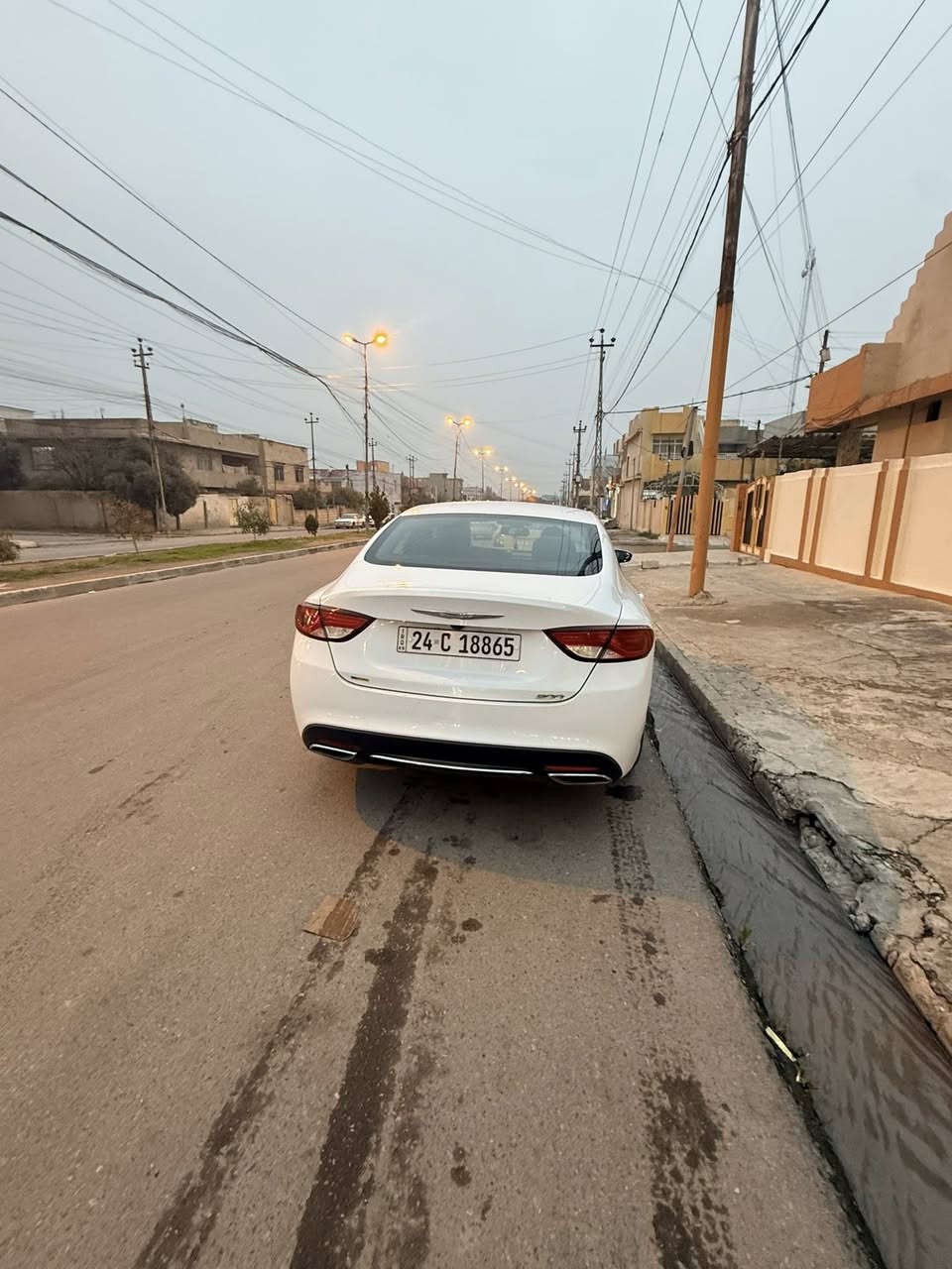 C200 موديل 2016 
محرك 6 سلندر 3600 
كلين بدون ضرر
لايت led وبكلايت led
مواصفات 
هندبريك بصمة 
دخول ذكي بدون مفتاح
بصمة تشغيل 
شفتات ستيرن
كير ماوس 9 نمر 
شاشة صغيرة وكاميرا دوارة 
رقم دهوك باسمي وبيها كوبون بانزين
محرك كير شرط تايرات بطارية جديدة مابيها اي نقص 
مكان السيارة موصل الايسر 
***********
***********
