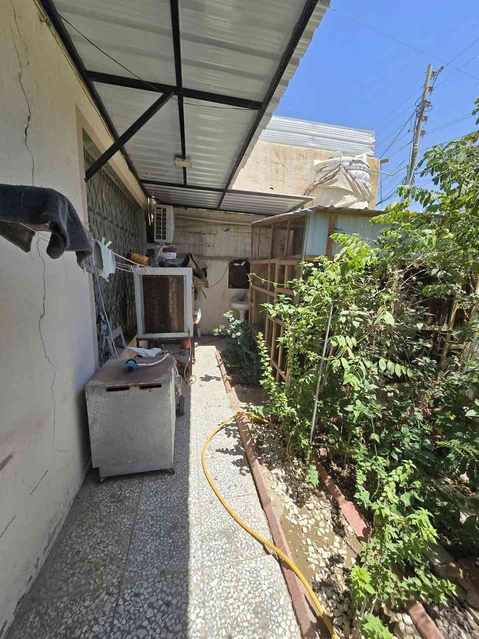 🏠للبيع.....للبيع.....للبيع 🏠
عرض مميز 🤩🤩🤩
بيت (200 ) متر طابق واحد حي العسكري مدارس في النجف الاشرف 
خلف الشارع التجاري بصف الركن خلف صيدلية النيزك الي صايره ركن العسكري باتجاه الكبل
بناء اعكادة قوي وانظيف يحتوي على :
غرفتين اكبار قياس الغرفة الواحدة 5*4
صالة كبيرة 6*4
مطبخ كبير 5*4
استقبال 6*4 ونص
حديقة 
طارمه للسياره 
حمام وتواليت خارجي
حمام وتواليت داخلي 
البيت كله كاشي وسيراميك مع بعض الاضافات اكثر موقع مرغوب بالعسكري للسعر وباقي التفاصيل مراسلة الرقم واتساب
***********

