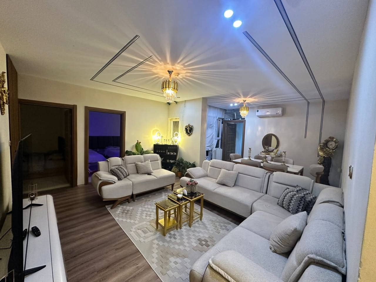 🏡 شقة للبيع في مجمع كوردستان سيتي

📍 الموقع: مجمع كوردستان سيتي
📐 المساحة: 148 متر مربع
🛏️ 3 غرف نوم
🛋️ صالة واسعة
🍽️ مطبخ
🚿 حمامات
🌅 بلكون
🚗 موقف سيارات

شقة مناسبة للسكن العائلي، ضمن مجمع متكامل الخدمات والأمان.

💰 السعر: يذكر عند الاتصال

للاستفسار والمعاينة:
واتساب***********
اتصال***********
#عقارات_وسام_في_اربيل
