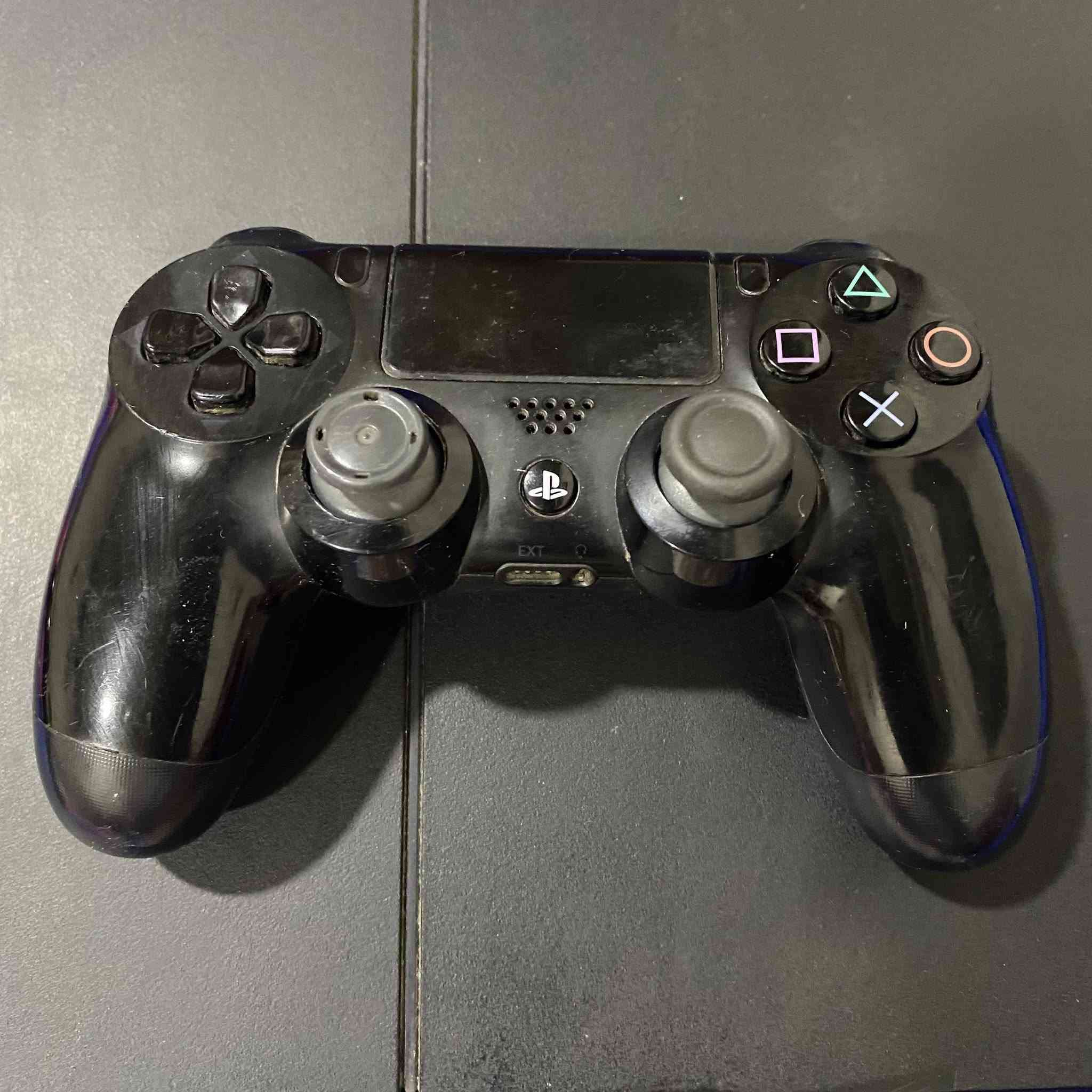 للبيع: (Play Station 4 (Fat مستعمل -اونلاين شغال %100.
المرفقات: ذراعين تحكم (يدات ثنين)، قرص آلة الحرب
(الجزء الثاني ريمسترد)، قرص فيفا 20، وكيبل تشغيل (سلك HDMI غير مرفق). الجهاز نظيف ويعمل بدون مشاكل صوت/صورة، وغير مصلح فقط تم تنظيفه وتم اختبار الأداء والأقراص تشتغل. مناسب لمن يبحث عن جهاز لعب بسعر معقول. السعر ٢٣٥ بي مجال للشراي 
للحجز أو للاستفسار أو صور إضافية راسلني (بالخاص)


**إذا كنت صاحب هذا الإعلان وتريد حذفه لأي سبب، رجاءا أرسل رسالة إلى الدعم الفني**