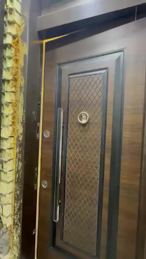 #عرض_دار_للـبـيـع 
دار سكن للبيع مساحته ( 100 م ) واجه ( 6 م  *  17 م ) بناء حديث طابوق 🧱 درجه اولى أساس الدار رفت تأسيس كامرات وانترنت وسبالت نظام حديث مخفي الدار وحدتين سكنيه له درج خارجي الطابق الارضي له مدخلين وكما موضح في مقطع الفيديو والطابق الاول هيكل مسقف 
السعر / 185 مليون وبيه مجال
العنوان : بغداد - ابو غريب - دور غازي - قرب جامع منى ومدخل مجمع الزيتون السكني 
للأستفسار اكثر يرجى الاتصال على الارقام التاليه:
 *********** أتصال + واتساب 
 *********** أتصال أبو عمر
مكتب الديار للوساطه العقارية
