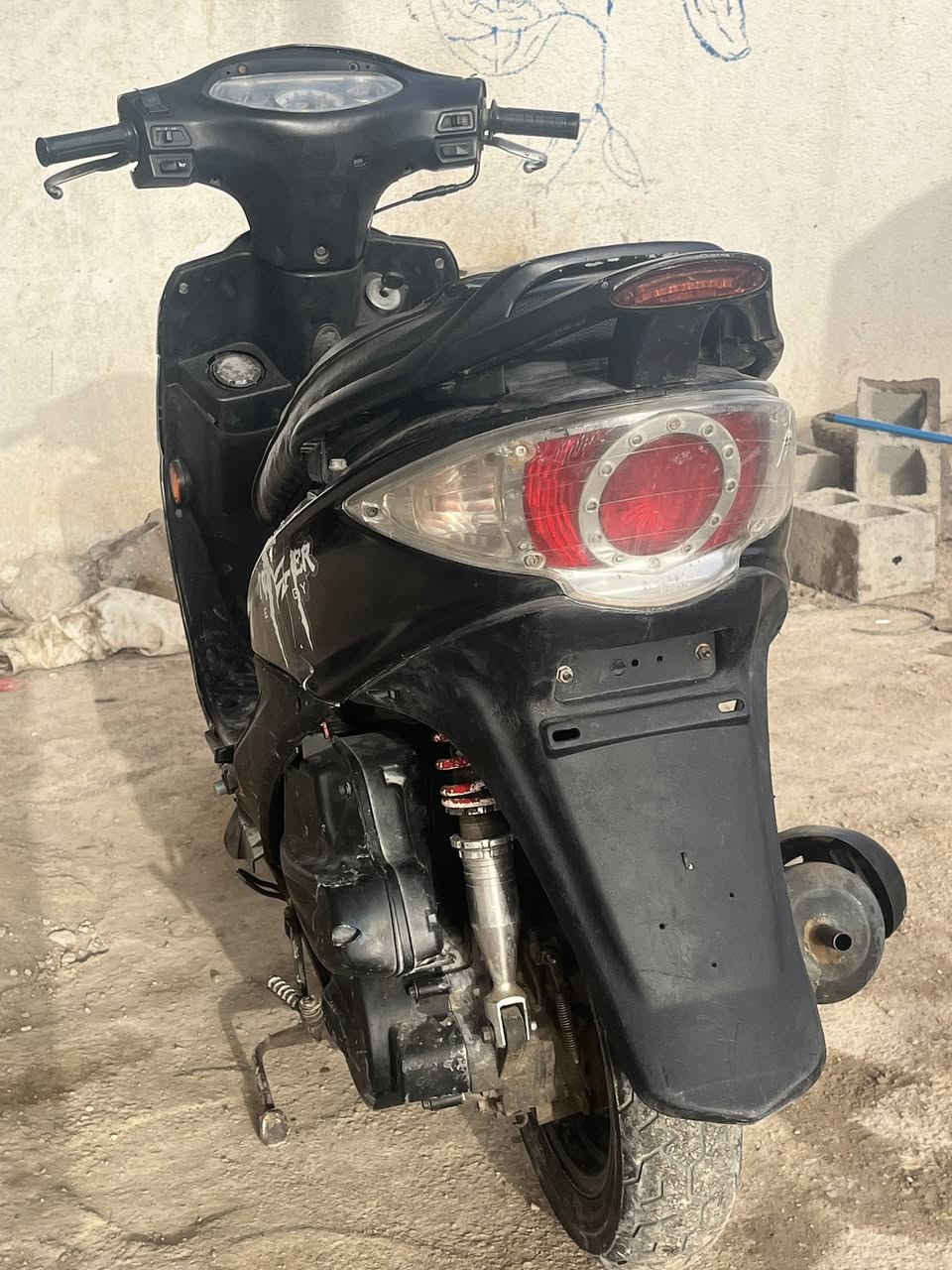 السلام عليكم كامكو جي فور للبيع  الدراجه مجفته ب250 وبيها مجال مكاني قلعه سكر  ‭
‭   ٠٧٧٢ ٧٩٢ ٢٣٩٣‬
