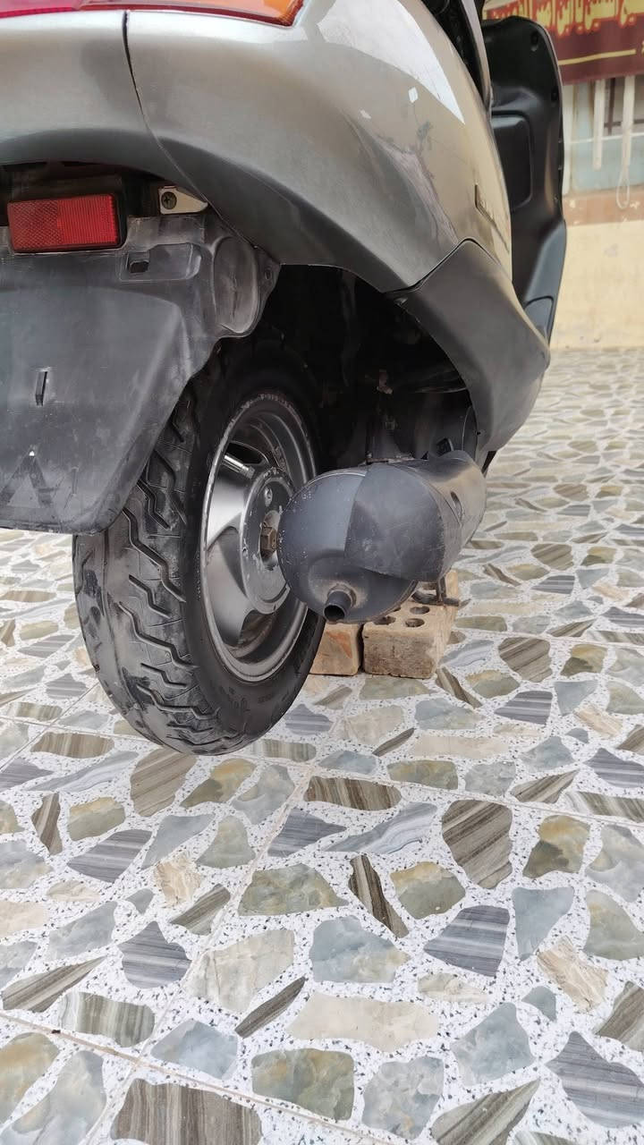 يا الله السلام عليكم دراجه سبيسي ياباني رمبه دراجه شلعتهاا حلوه مكينه ناعمه مامفتوح برغي بيهاا ماشيه 23الف نضيفه دراجه كاملة من كلشي كهربائيات شغاله سلف هندر تخم تايرات جدد واي استفسار ع هذا الرقم ***********واني حاضر
