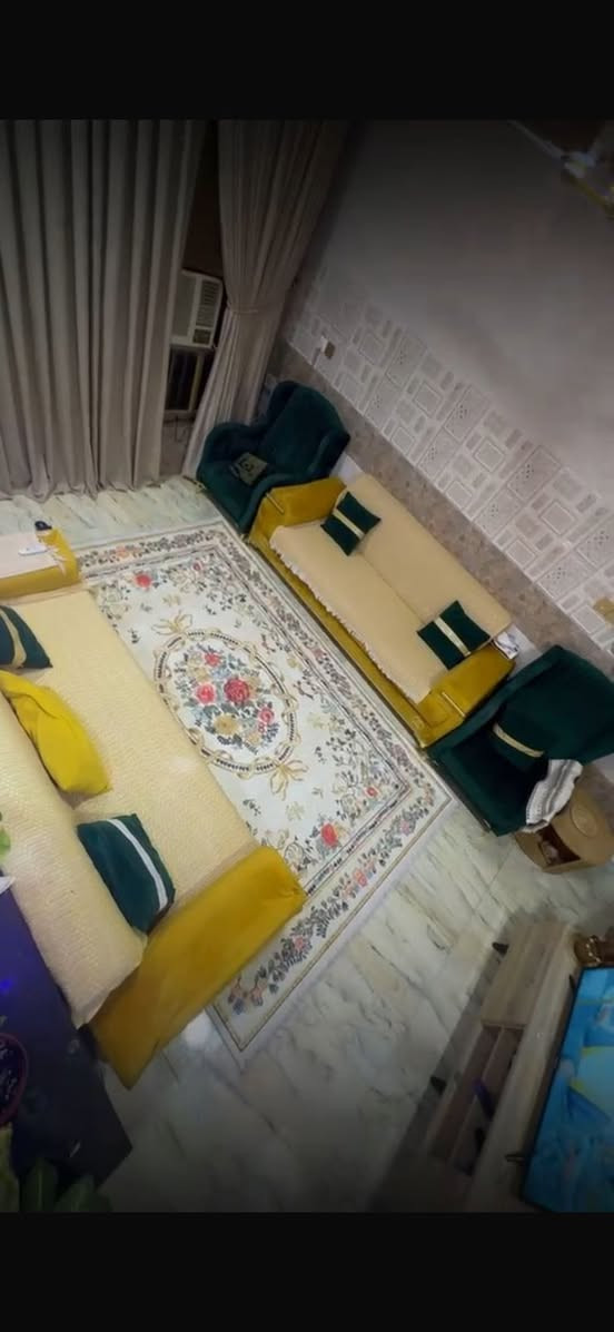 سلام عليكم
تخم مستعمل نظيف 90‎%‎
8مقاعد لونين سنفجه حلو ومرتب منازل 
فقط يده مكسوره موظحه بصور
سعر 200 الف بغداد 
*********** بـــال؏ـــافـــيـــه على الياخذه
