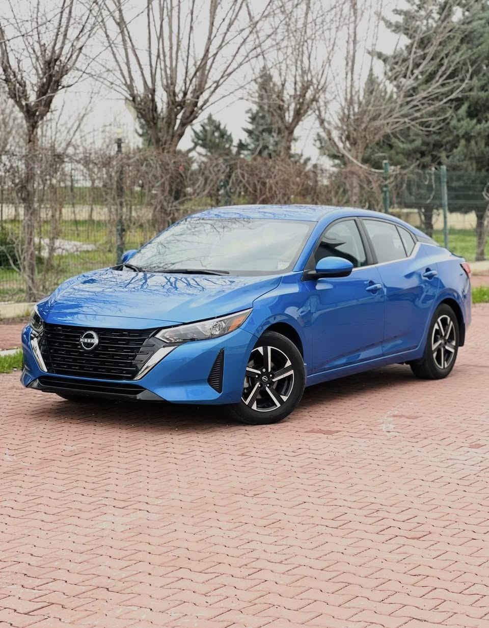 نيسان سينترا 💙
موديل 2024 
(شكل جديد)
سعر  :  128 $ ورقه و مجال بسيط🤏
مواصفات (SV)  
ويل كروم شكل جديد 
مواصفات معروفة 
بصمه
شغال
كشنات هيتر 
ستيرن هيتر
كاميرا 
حساس خلفي و امامي 
توقف ذاتي 
إطفاء ذاتي عند توقف 
شاشة 
نظام CarPlay 
و نظام Android Audio 
تحديد مسار 
تحكمات ستيرن full option 
مثبت سرعة 
ماشي :  25 الف ميل 
صبغ :- نص بوند صبغ بدون دواخل و بدون  ارباك جميع ارباكات سليمه بلادي
سياره رقم كاتي لازم ترقيم شمالي 
عنوان : عقره 
رقم تلفون و واتساب ☎️
***********
