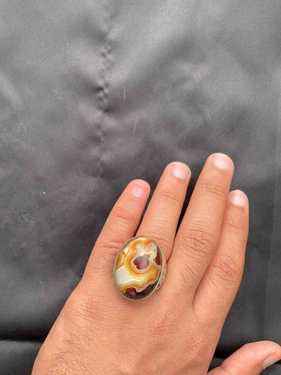 سلام عليكم
محبس سليماني من العيار الثقيل والنوادر اخوان 
مصور بي تصاوير واضحه وصريحه
1_ صورة شخص معمم منطي ضهره 
2_ صورة وجهه 
3_ صورة شخص يركع  
بل اضافه بعض التصوير ماتضهر عل كامره


**إذا كنت صاحب هذا الإعلان وتريد حذفه لأي سبب، رجاءا أرسل رسالة إلى الدعم الفني**