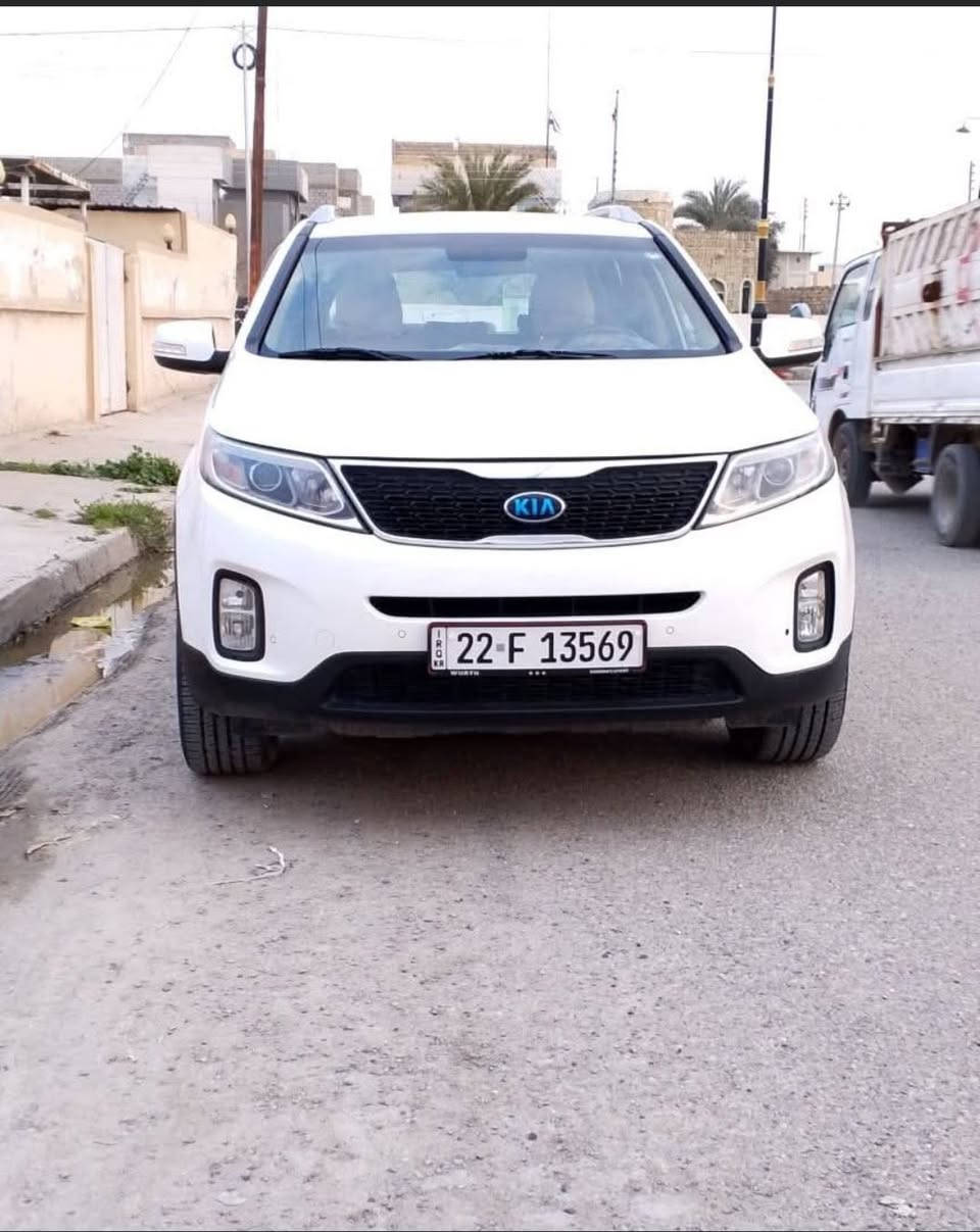 سورنتو  2015 خليجي للبيع.
مكفولة كفالة عامة. 

 محرك اربعة سلندر مامفتوح. 

فول مواصفات ماعدا البانورامة. 

السيارة بصمة. 

 ماشية 200 الف. 

رقم الهاتف ***********. 

مكانها نينوى قضاء تلعفر. 

🛑السعر 185.
