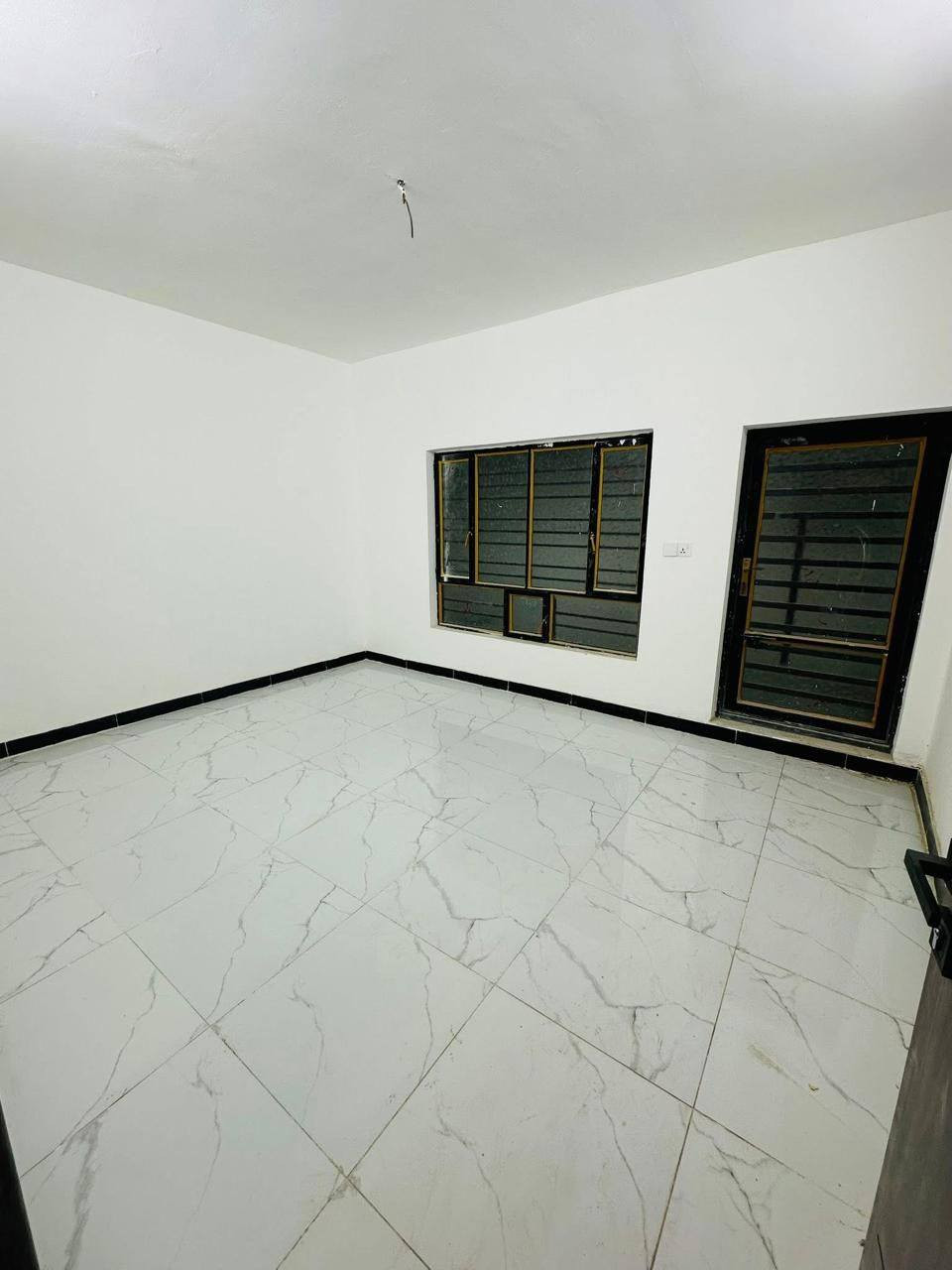 دار للبيع 100 متر للبيع
وجه 5 نزال 20 
الدار حديث زيرو 
طابو ملك صرف 
يحتوي على طابقين 
الاول 
ستقبال و مدخلين
ومطبخ و غرفه نوم 
و خدمات داخليه و خارجه 
الثاني 
غرفتين نوم و خدمات و سطح
السعر مناسب 
الاستفسار الاتصال على الرقم 
*********** 
***********
