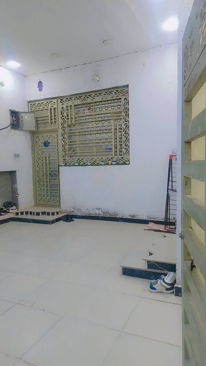 بيت طابو صرف مطلب اسكان ب٢٠٠هوه وطلبه مع تغير كفيل المكان حي جزائر مقاطعه 5مقابيل المطار مساحته 200متر  بظهر الوجه ***********
