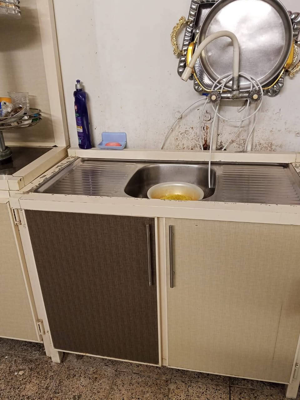 ***********
العنوان كرادة خارج مكلف بلنشر غير متواجد ع الفيسبوك
ميز بلازما ٢٥
غرفة نوم ٥ قطع ب ٤٠٠ نظيفة وبيها مجال بسيط
كاونتر نظيف ب ٢٠٠ وبي مجال
مجمدة ع غفله طفت ماعرف منقصه غاز لو شنو
