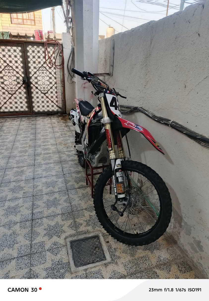 سلام عليكم وينهم جنايت الياباني قفاز هوندا ياباني ابن ياباني crf250cc مديل حديث 17 نوزل دبل صالنصه المرغوب الدراجه تخبل شلعه ومعدل حلو والدراجه كفاله عامه من كلشي ومابيها نقص برغي 
السعر 32 وبيها مجال 
العنوان بصره 
الرقم ***********
