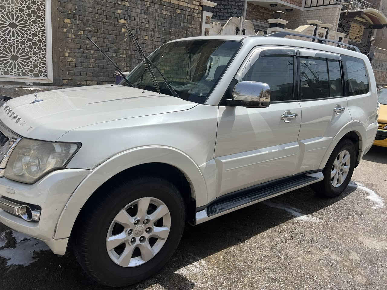 السلام عليكم باجيرو حبتور 2010 بيها جاملغ امامي ايمن رش فقط وبيها الدعاميات مصبوغات مكينة مفتوحه كازكيت فقط مكفولة من التنقيص و التبخير تبريد ثلج بسمي شرط التحويل السعر 142 وبيها مجال 

***********
