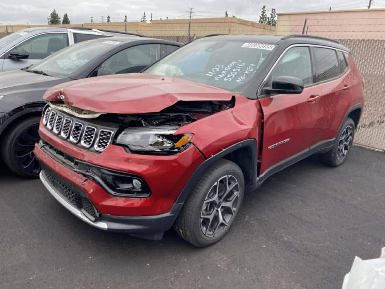 السلام عليكم جيب كومباس للبيع ٢٠٢٥ ماشية ٥٠٠٠ بعدها زيرو لمتدد فول عدا بانوراما بدون رقم منفيس باسمي صبغ ربع بنيد بدايته فقط كلشي ممبدل بيها وجاملغ جاملغ بارد دعامية الامامية نفسها بلادية مكينة ٢٠٠٠ تيربو مكانها بغداد حي الجهاد السعر ١٧٧$  وبي مجال ***********
