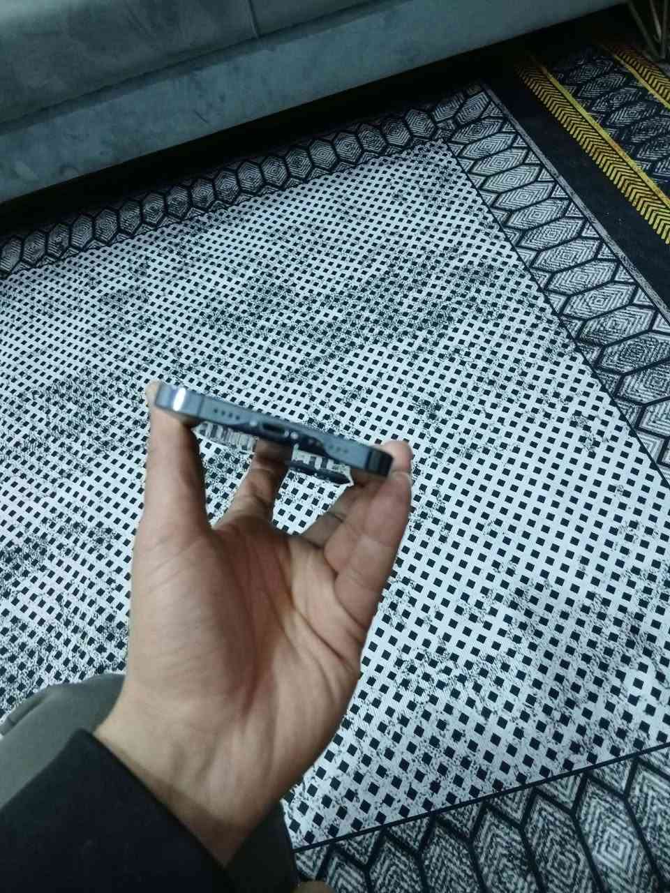 ايفون ١٢ برو ماكس شاصيه كلش نضيف الجهاز ماستر AAA 
ذاكرته ٢٥٦ الجهاز مبدل بي شاشه وبطاريه مكاني حله 
***********
