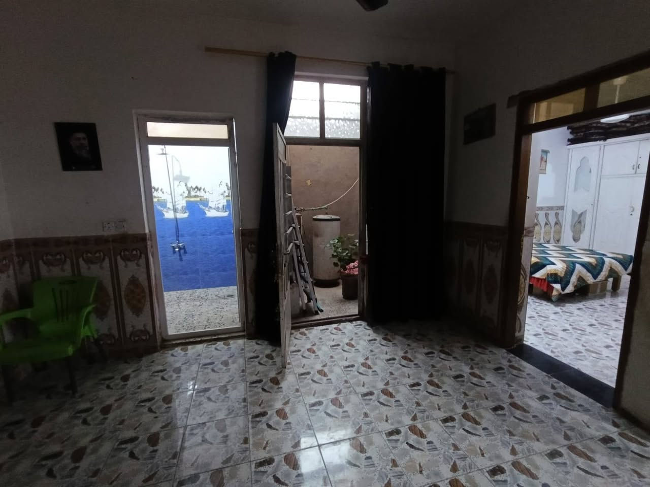 المكان: جسر ديالى الجديد الكرغولية - شارع كريش يبعد عن سريع القناه 4 دقايق
📐 المساحة: 190 متر واجه 9 ونزال 21 على شارع مو داخل الأفرع 
🏠 المواصفات: غرفتين نوم كبار ستقبال جبير صحيات خارجية وصحيات داخلية وصالة جبيرة وكراج داخل البيت 
- كامل الخدمات: ماء + كهرباء + مجاري
- بياض كامل + سيراميك كامل باقي فقط الواجه والبيتونه نقص بياض 
- ستارة + بيتونة 
- سطح شتايكر
- نوع العقار طابو زراعي عقد 25 حق التصرف وبئسمي 
البيت جاهز للسكن

للتواصل: ***********
