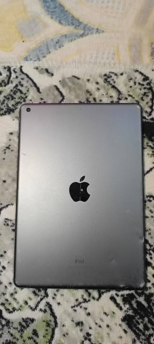 سلام عليكم
ايباد 9 
ايباد نضيف ومرتب 
الايباد بي كسر بلبلازمة 
اتصل عليه وبيك خير ودلل 
السعر 150 
رقمي ***********
