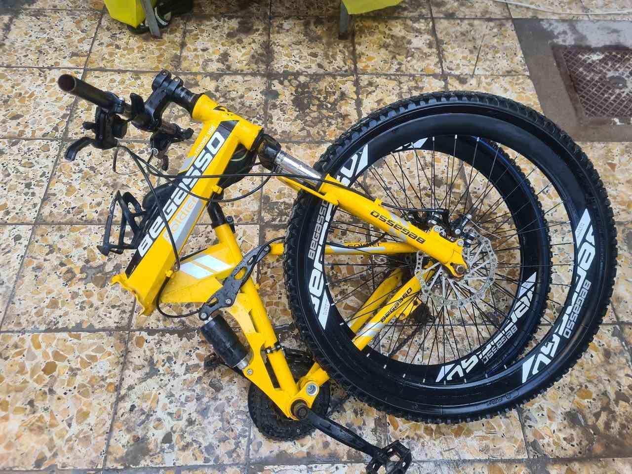 بايسكل رياضي موديل 2024 نضيف من كلشي وينطبك يصغر عطله بس سيم مال نمر وهايه بريكات قويه كير شغال بس يحتاجله سيم عنواني بغداد الدوره شارع ستين سعره125 الي مو شراي ليدخل رجآن موجود واتساب ***********
