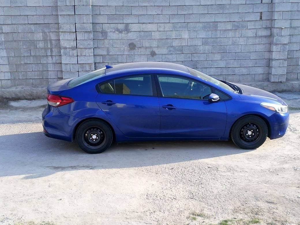 كيا فورتي وارد أمريكي 2017 ضررها باب وجاملغ 
رقم بغداد بأسمي  عارضها 122 وبيها مجال

رقم الهاتف (***********)
