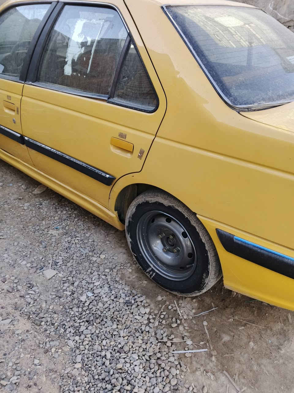 السلام عليكم بيجو بارص مديل 15 بسمي مصفره هيه وغرامات قبل سبوع حولتها تبريد كهربائيات شغاله مكاني بغداد *********** السعر 40وبيها مجال وذا مراوس حسب القناعه
