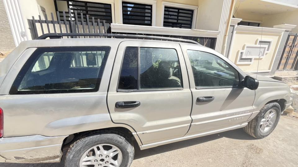 السلام عليكم    جيب  كراند  شيروكي 2 200
للبيع  سعرها   55 ورقة  وبيها  مجال  شوية حك  الجية

 شغالة وين  ما  تريد  تروح  بيها 

 بيها  نواقص  بسيطة كلش

 بأسمي   الهزة نافذة  2026

 صدرها  جديد  كامل  تايرات  نضيفة

مابيها  صرف  بانزين  ايد  مكينة بلادي  6

 بغداد  

 وهذا  رقمي  ***********
