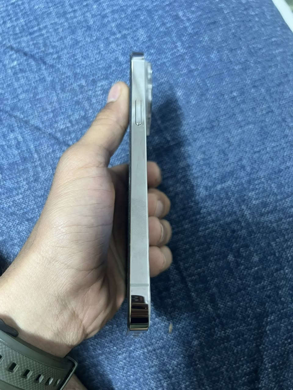 السلام عليكم جهاز 14ابرو ماكس جهاج نضيف مكفول كفاله نضافته100/100معا كارتونه موجوده عنواني بسمايه للتواصل عله الرقم ***********
