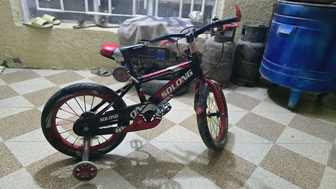 السلام عليكم بايسكلات عدد 2 للبيع الأحمر ب35 والثاني ب25
الحمزة حي الحسين (ع)  قرب مدرسة الوركاء خاص أو الاتصال ***********
