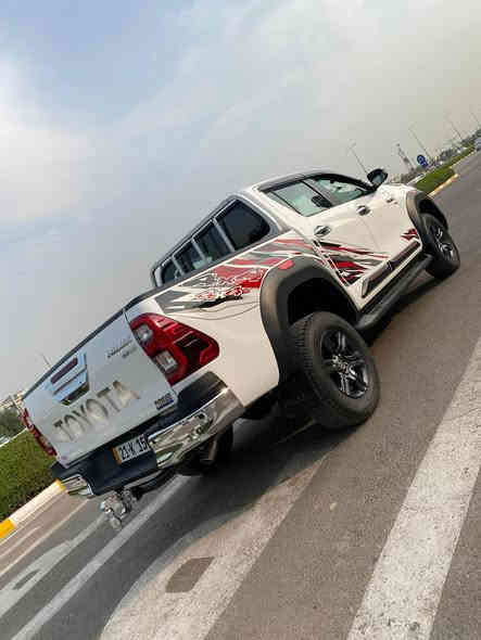 السلام عليكم 
هايلوكس SAS 2025 TRD 
رقم سليمانيه ب اسمي
وكالة ساز ام الضمان وبيه 4 تبديلات دهن مجاني
فل مواصفات 
مري شفط
كاميرا خلفيه وحساس
ماشيه 21 الف كيلو 
وايرليس شحن 
كشنات تبريد
فوريل 
دعاميه درع اصلي من شركة
6 سلندر مكينه 4000 الاف
السعر 42 الف دولار وبيه مجال مكاني السيديه
رقمي ***********
