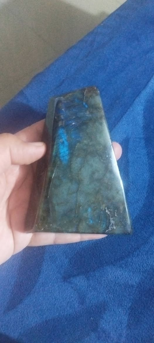 حجر الطاووس قطعة كبيرة وزنهه كيلو اقل بشوي بيهه انكسارات رهيبه وجميلة


**إذا كنت صاحب هذا الإعلان وتريد حذفه لأي سبب، رجاءا أرسل رسالة إلى الدعم الفني**