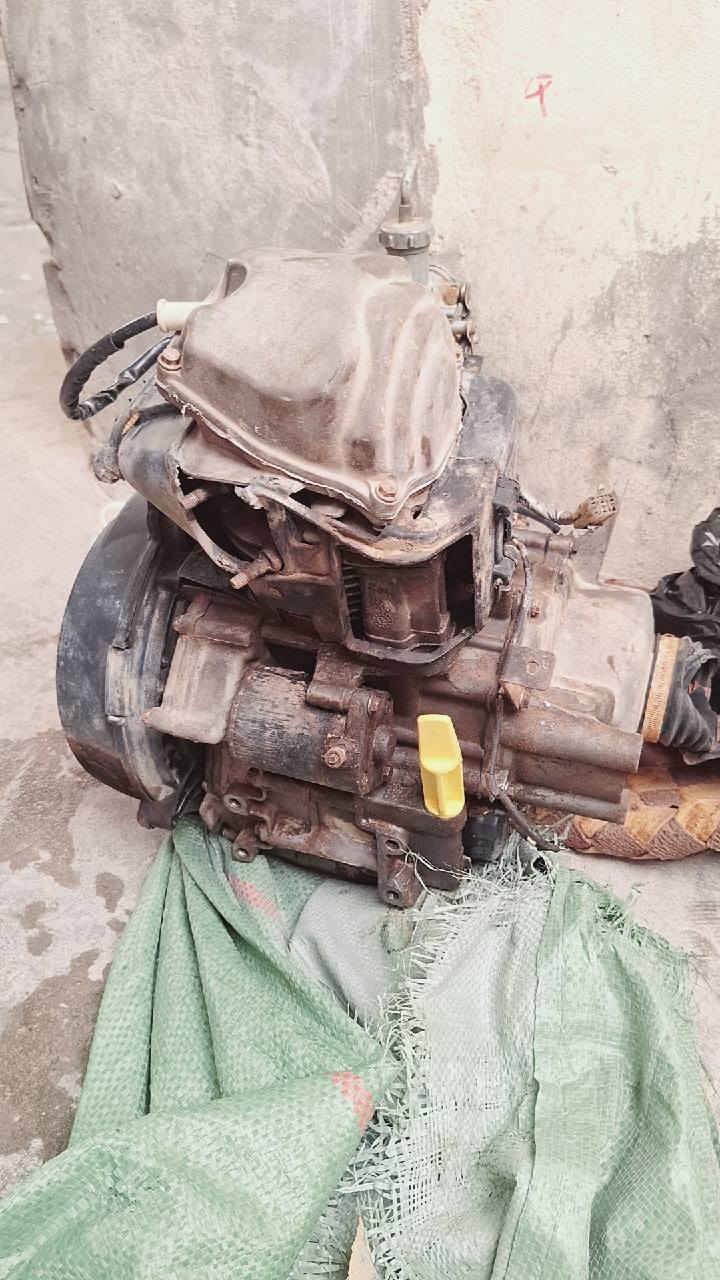 محرك بياجو للبيع المحرك كايم وشغال مابي شي*********** العنوان بصره حي الاصدقاء
