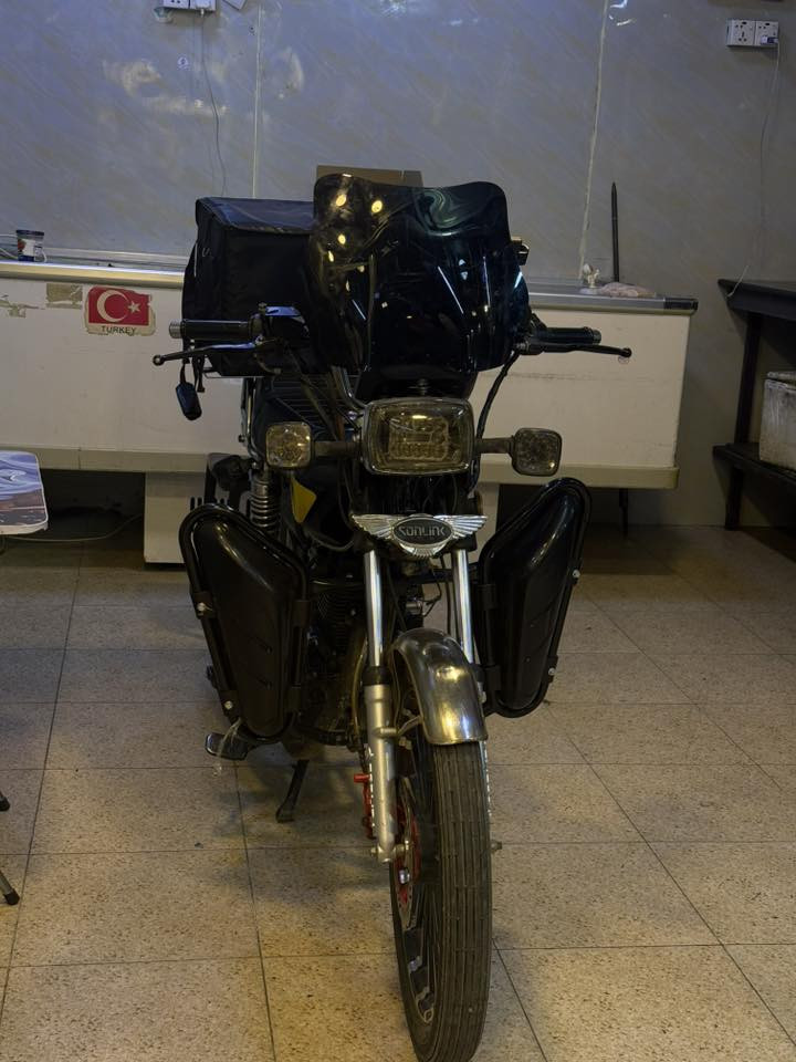 ايراني للبيع بيها منفييس 5 كير  موديل 24  دراجه كامله شغل واطلع  وبيهاهواي كماليات حاطهن بس تاركها لان اخذت بوكسر سعر 700 وبيها مجال  مكاني بغداد حارثيه رقمي ***********
