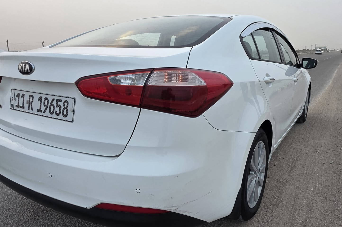 سيراتو 2014 خليجي رقم بغداد بسمي  مكينه 2000  فتحه وتحكم ستيرن جهتين تخم تاير جديد
بيها صبغ نص الجاملغ الايسر وربع البنيد بدون دواخل 
مكان السياره النجف 
السعر 125 
***********
